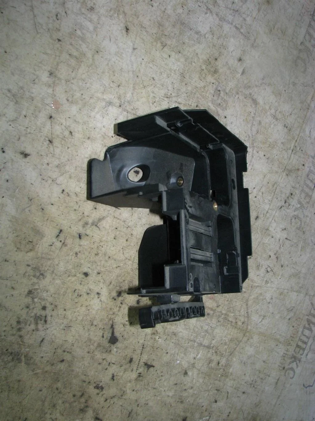 кронштейн (сопут. товар) VW Tiguan 2007-2011 - -