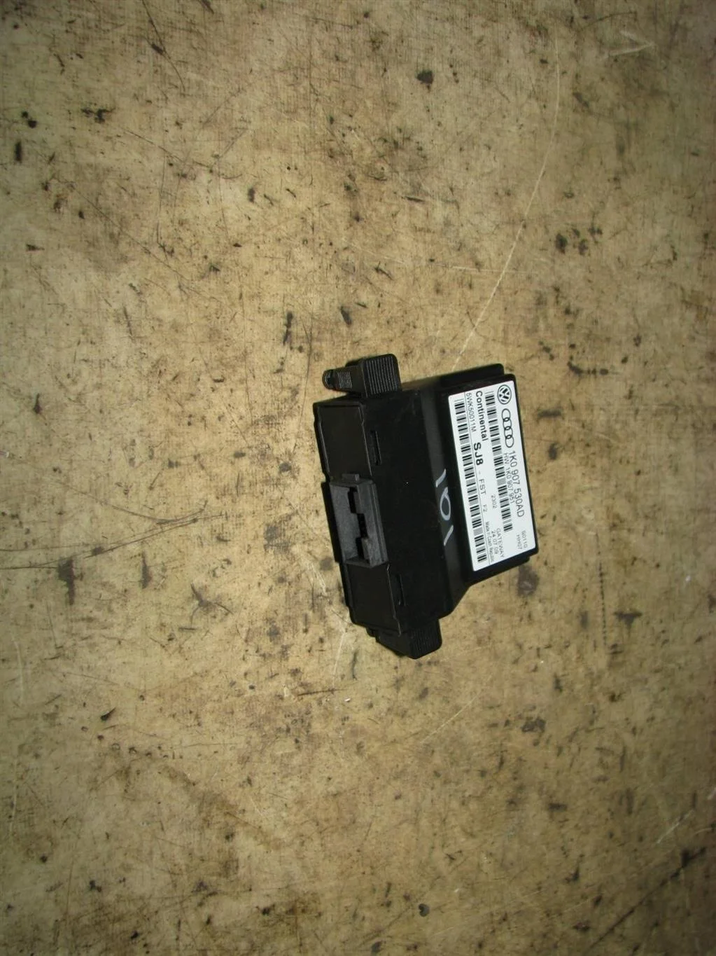 блок электронный VW Tiguan 2007-2011 - -