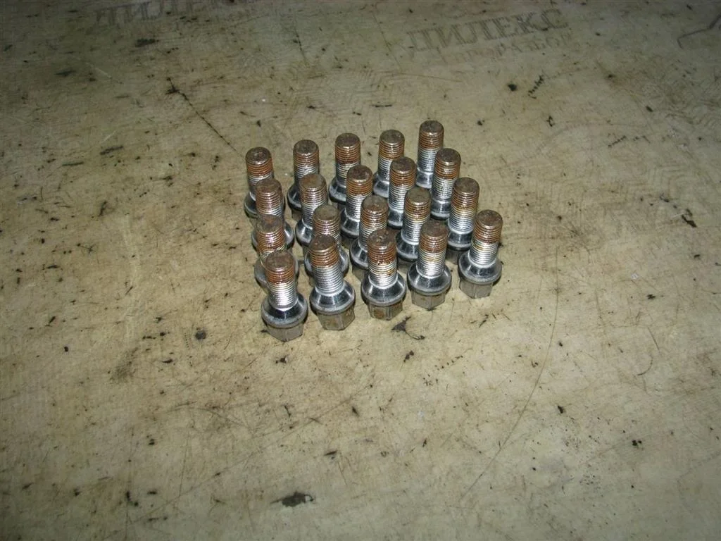 болт колесный комплект VW Tiguan 2007-2011 - -