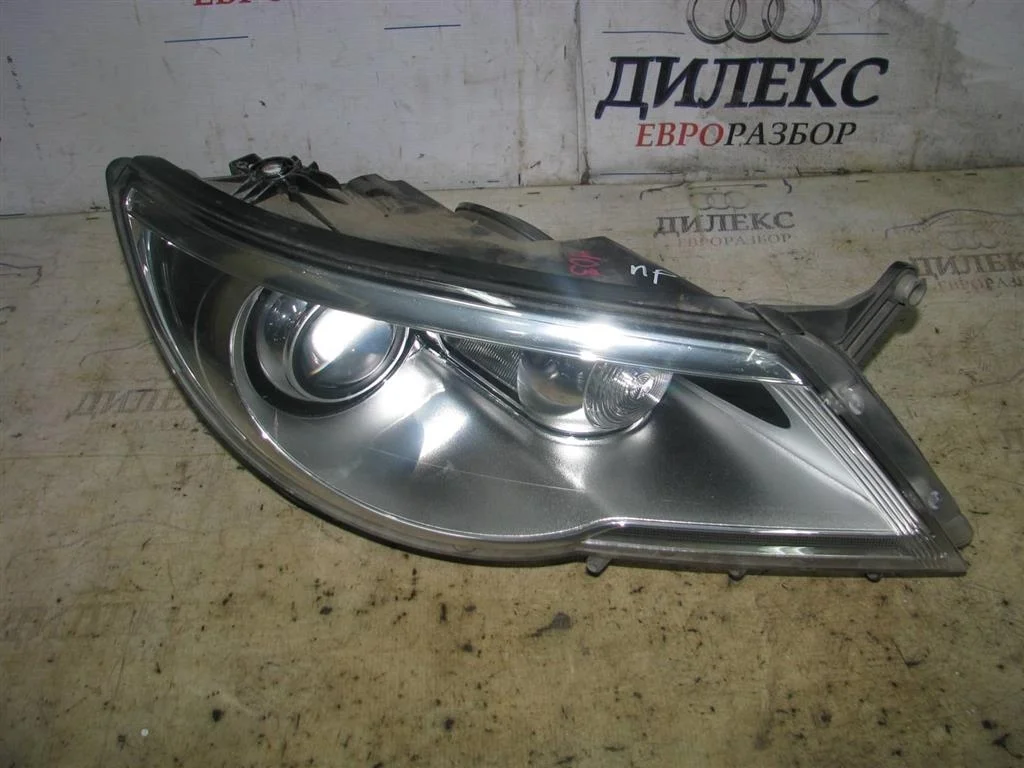 фара VW Tiguan 2007-2011 R -