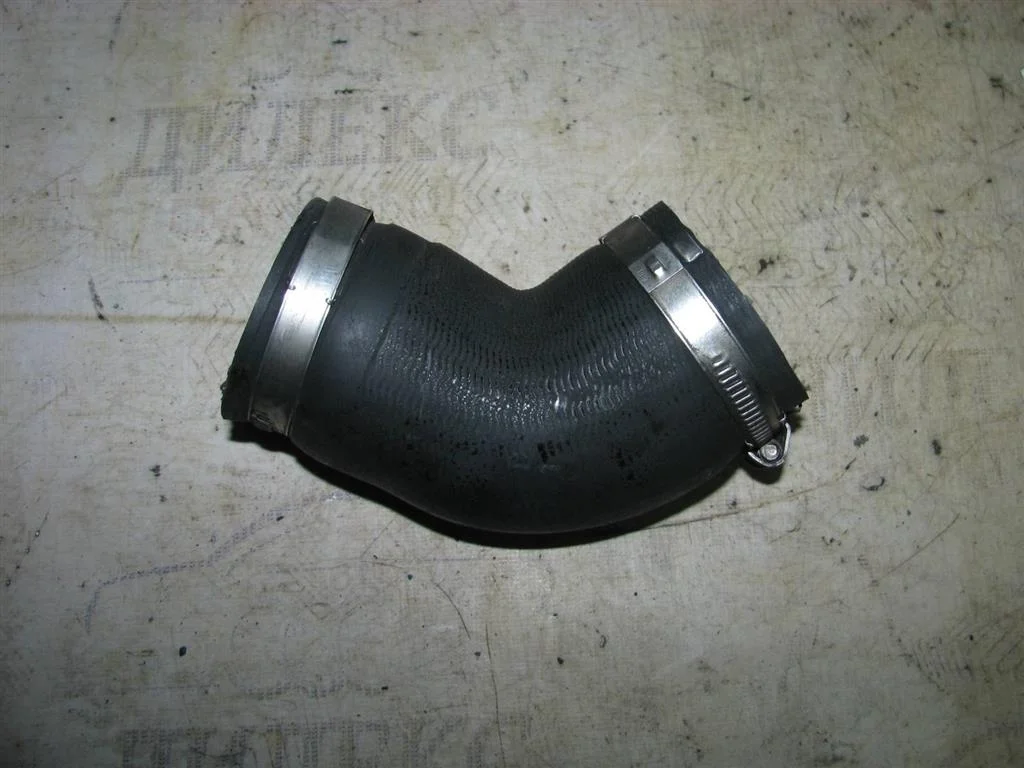 патрубок интеркулера VW Tiguan 2007-2011 - -