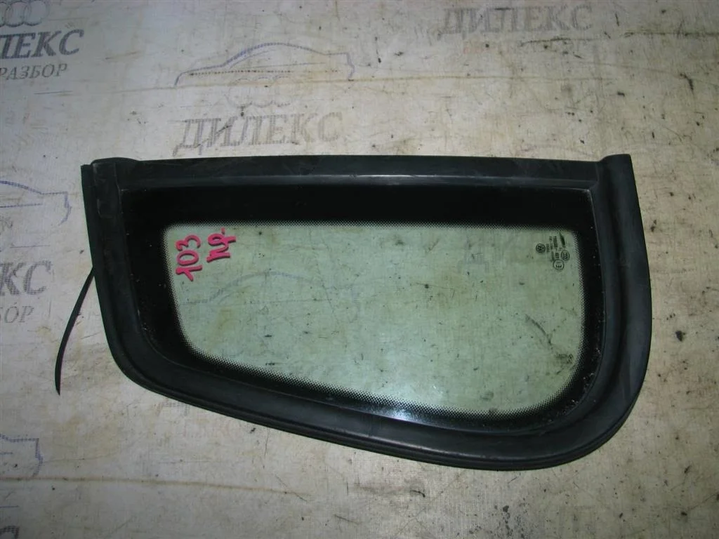 стекло кузовное глухое VW Tiguan 2007-2011 R -