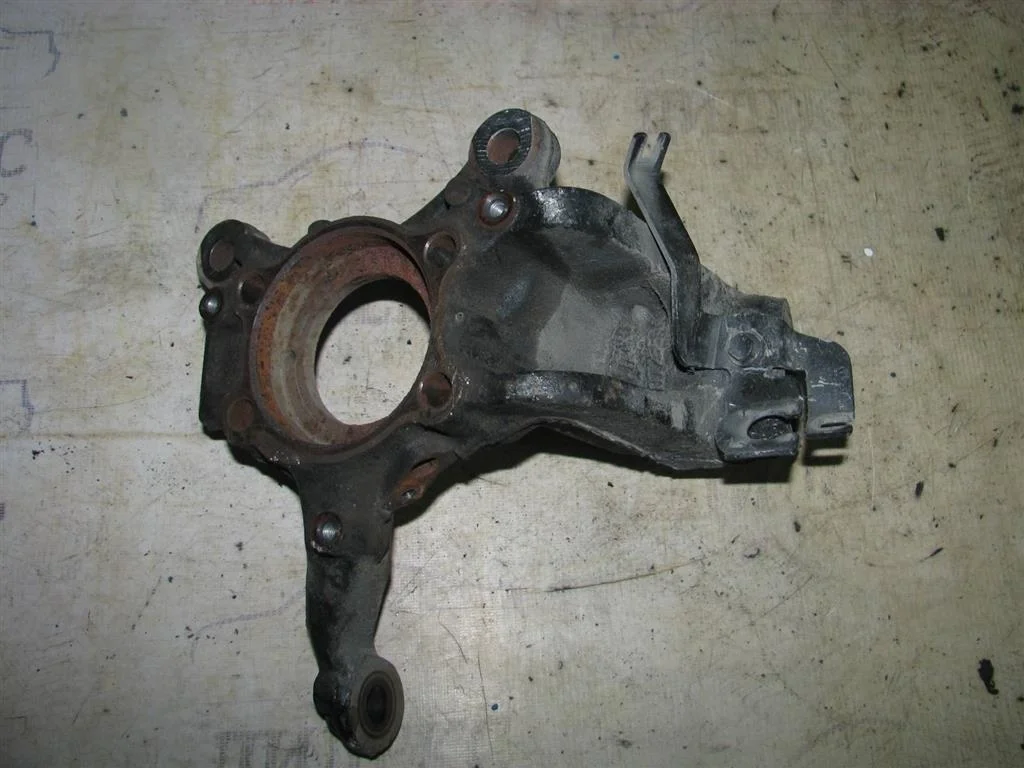 кулак поворотный VW Tiguan 2007-2011 L F