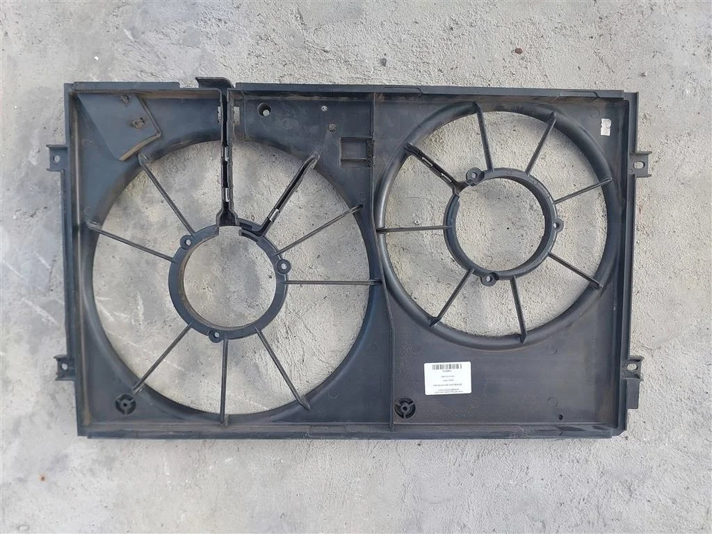 диффузор вентилятора VW Passat (B7) 2011-2015 - -