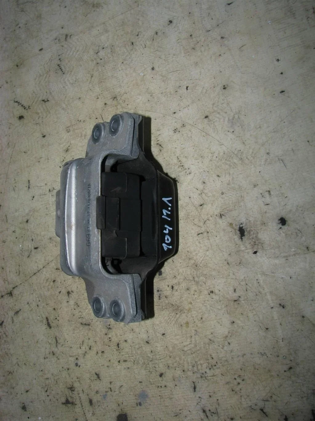 опора двигателя VW Passat (B7) 2011-2015 L -