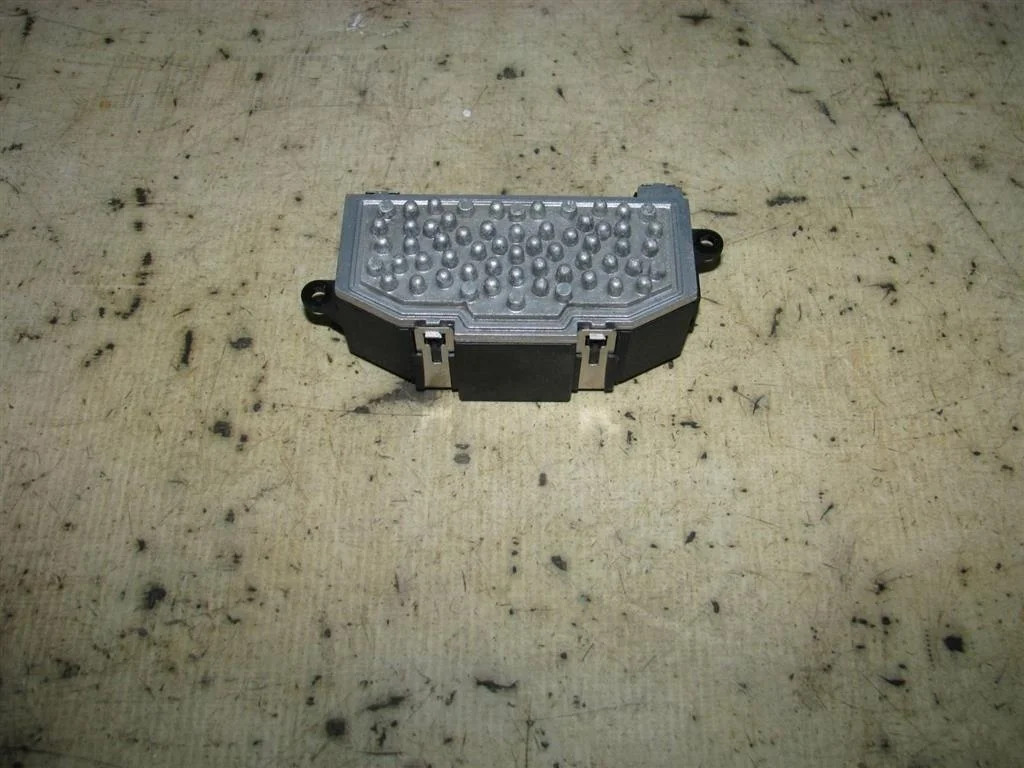 резистор отопителя VW Passat (B7) 2011-2015 - -