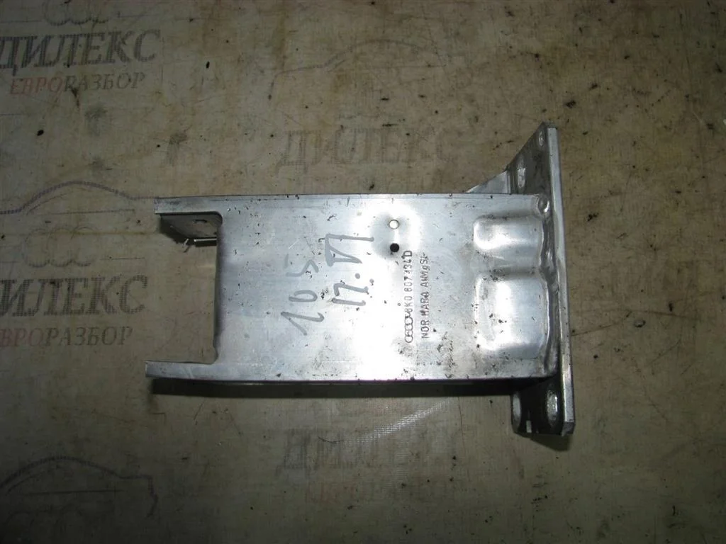 кронштейн усилителя переднего бампера Audi A5 /S5 Coupe/Sportback R F