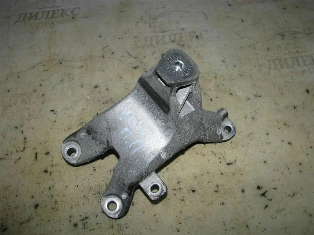 кронштейн двигателя Audi A5 /S5 Coupe/Sportback R -