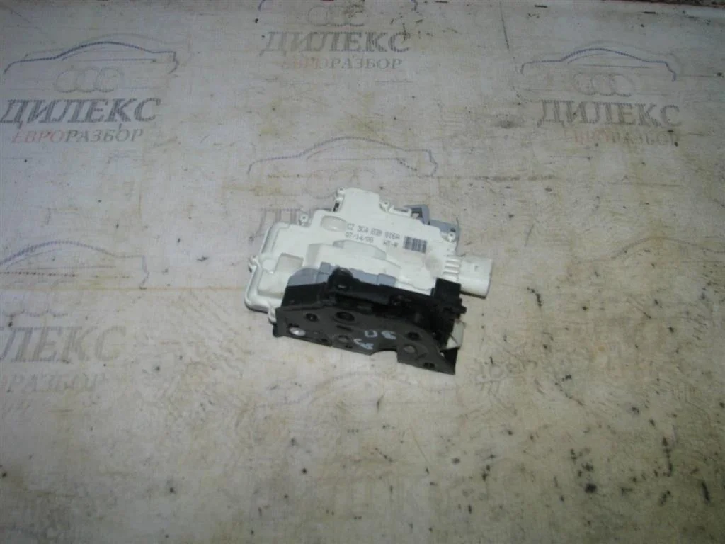 замок двери VW Tiguan 2007-2011 R R