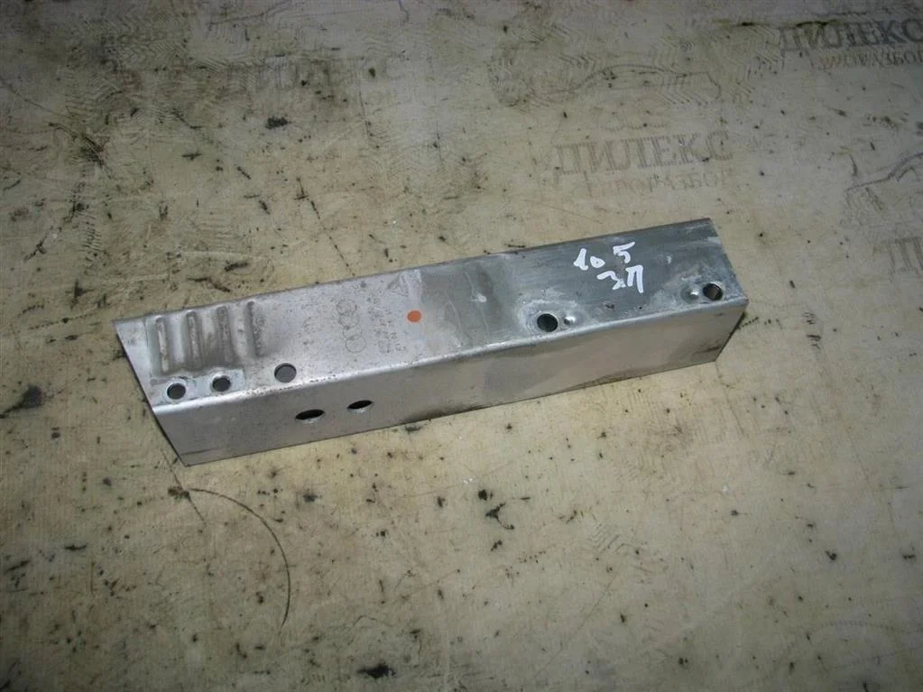 кронштейн усилителя заднего бампера Audi A5 /S5 Coupe/Sportback R R