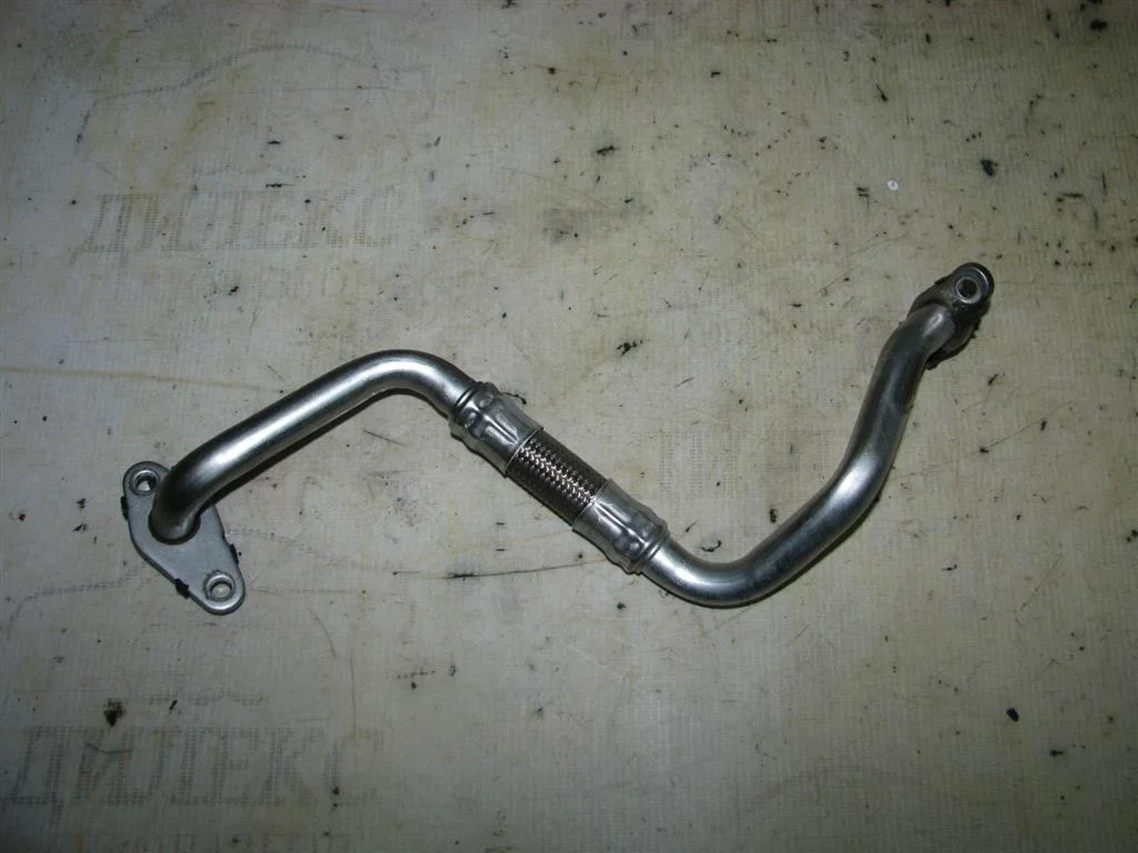 трубка турбокомпрессора (турбины) VW Passat (B7) 2011-2015 - -