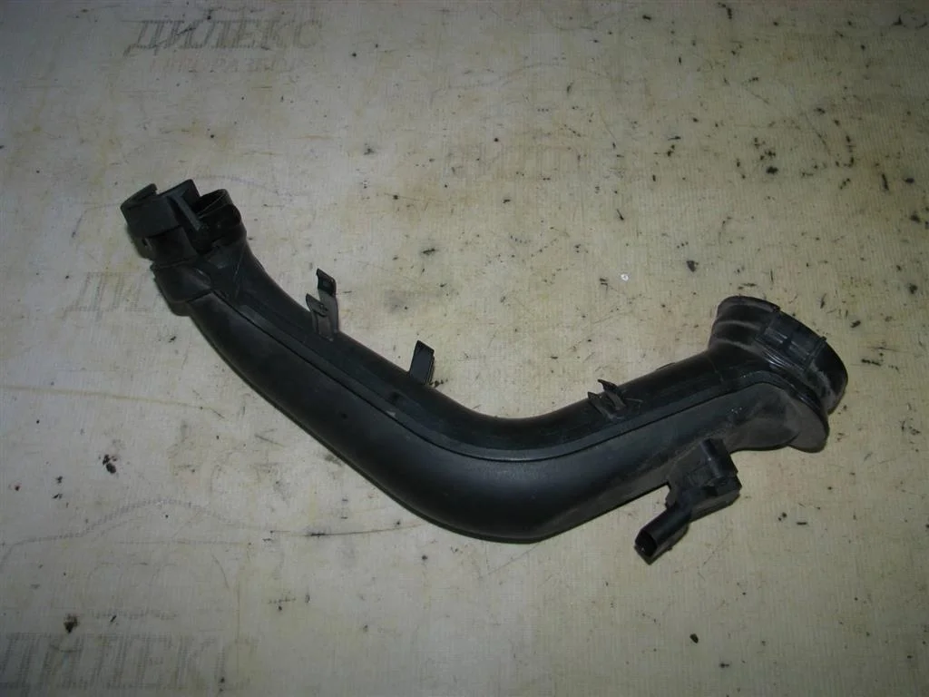 патрубок VW Passat (B7) 2011-2015 - -
