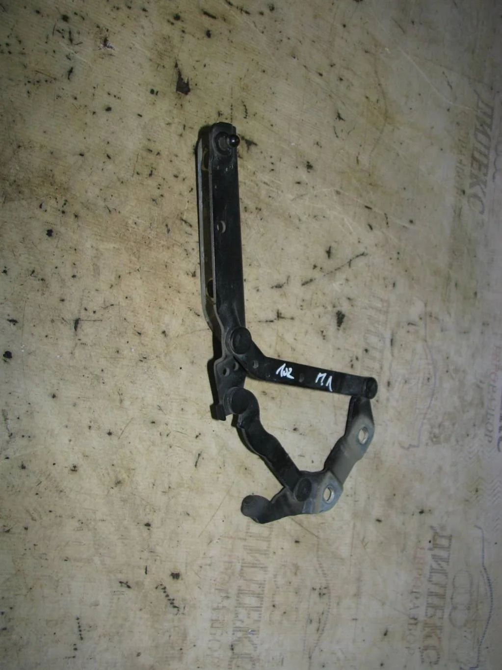 петля капота Land Rover Freelander 2 2007> L -