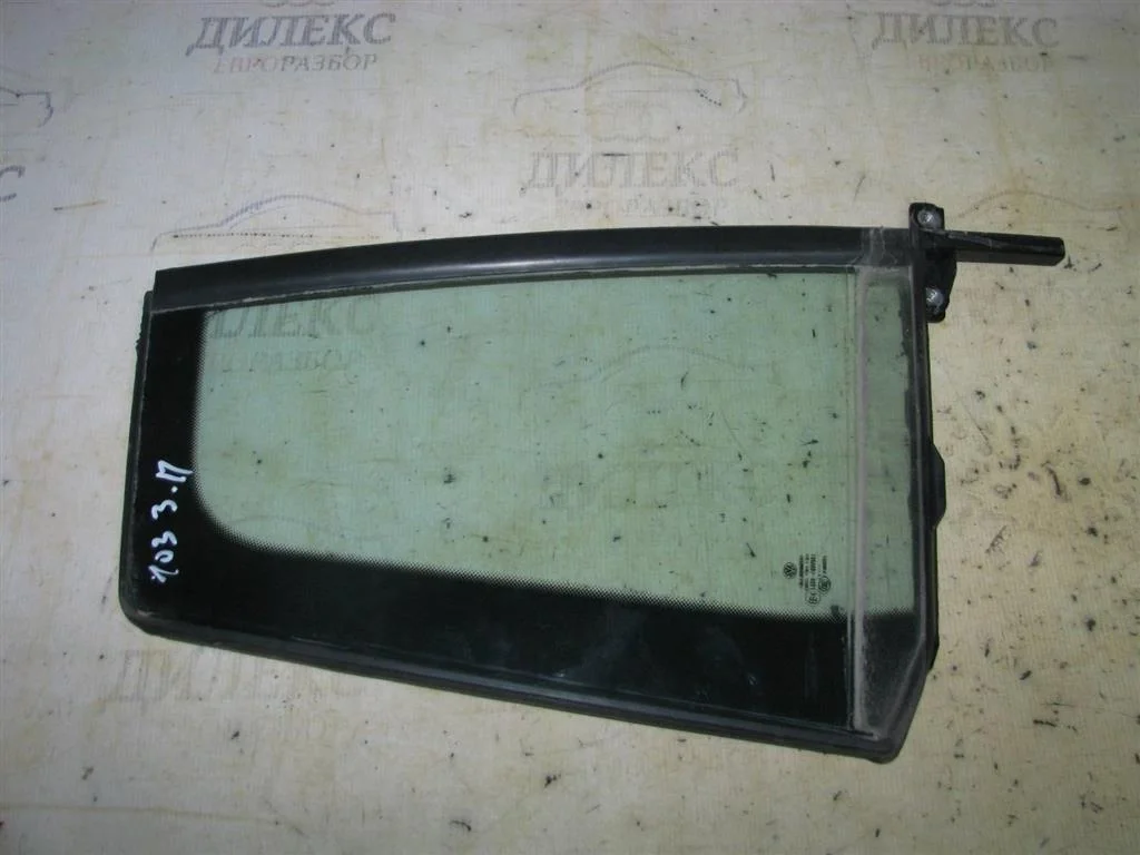стекло двери  (форточка) VW Tiguan 2007-2011 R R