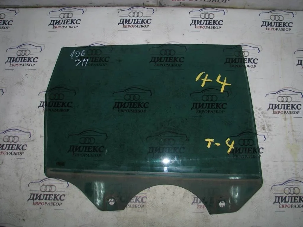 стекло двери VW Touareg 2002-2010 R R