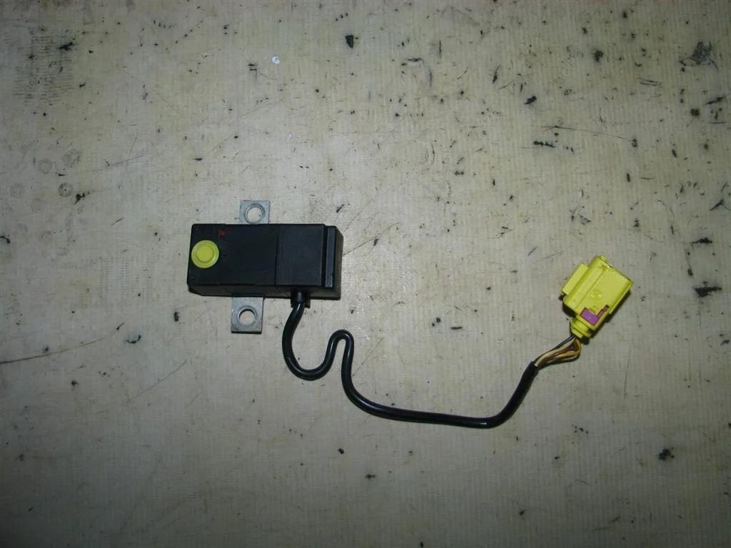 блок электронный VW Touareg 2002-2010 - -