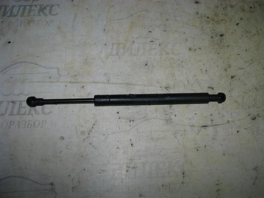 амортизатор стекла багажника VW Touareg 2002-2010 - -