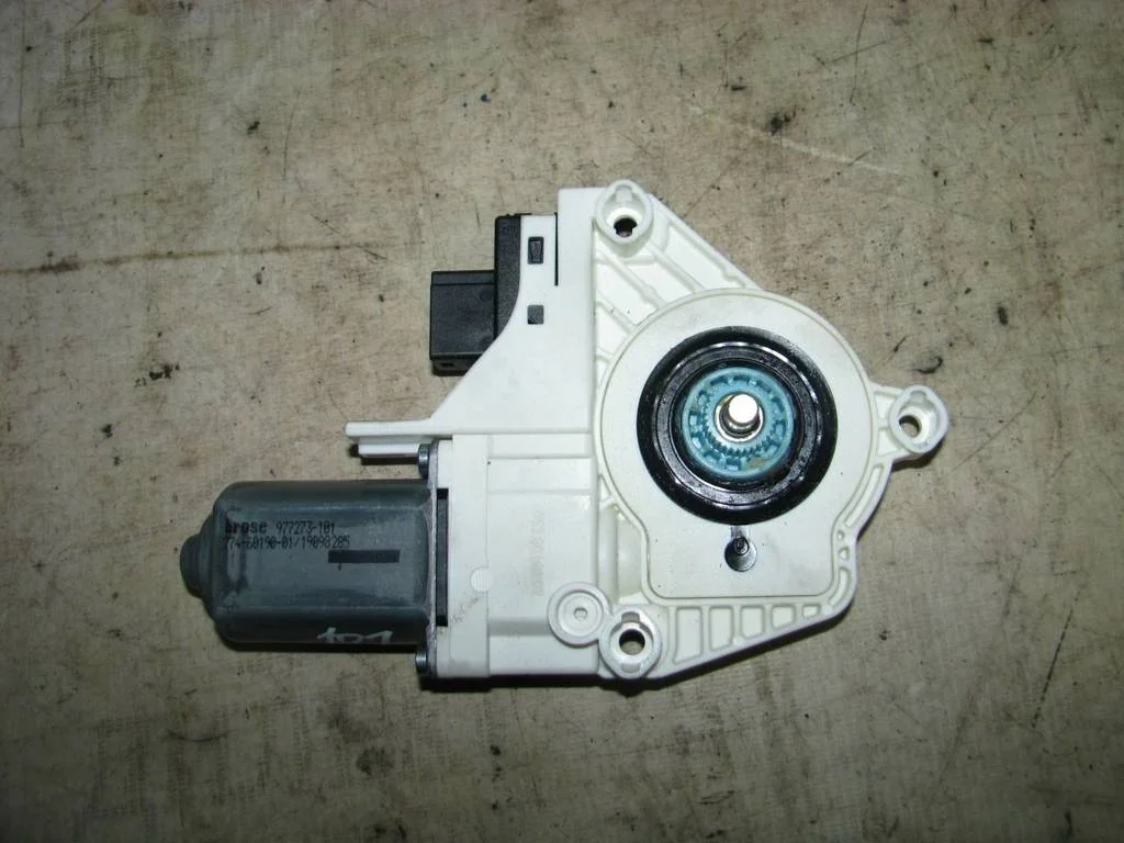 моторчик стеклоподъемника Audi A6 (C6 4F) 2004-2011 L F
