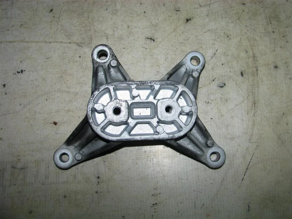 кронштейн акпп Audi A6 (C6 4F) 2004-2011 - -