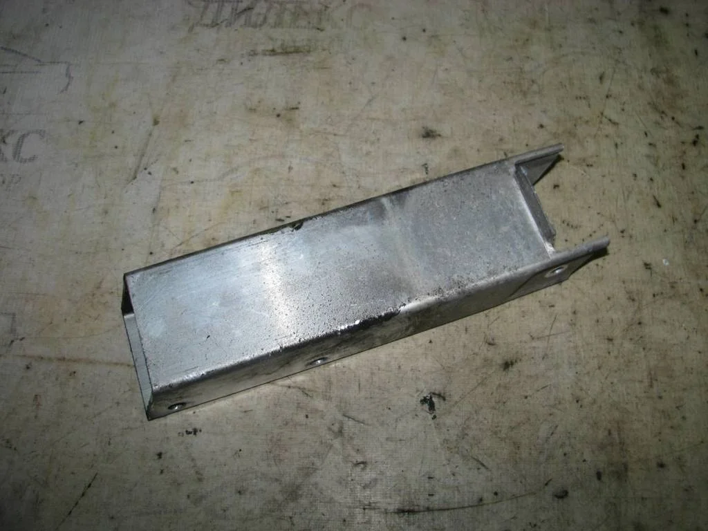 кронштейн усилителя заднего бампера Audi A6 (C6 4F) 2004-2011 - R