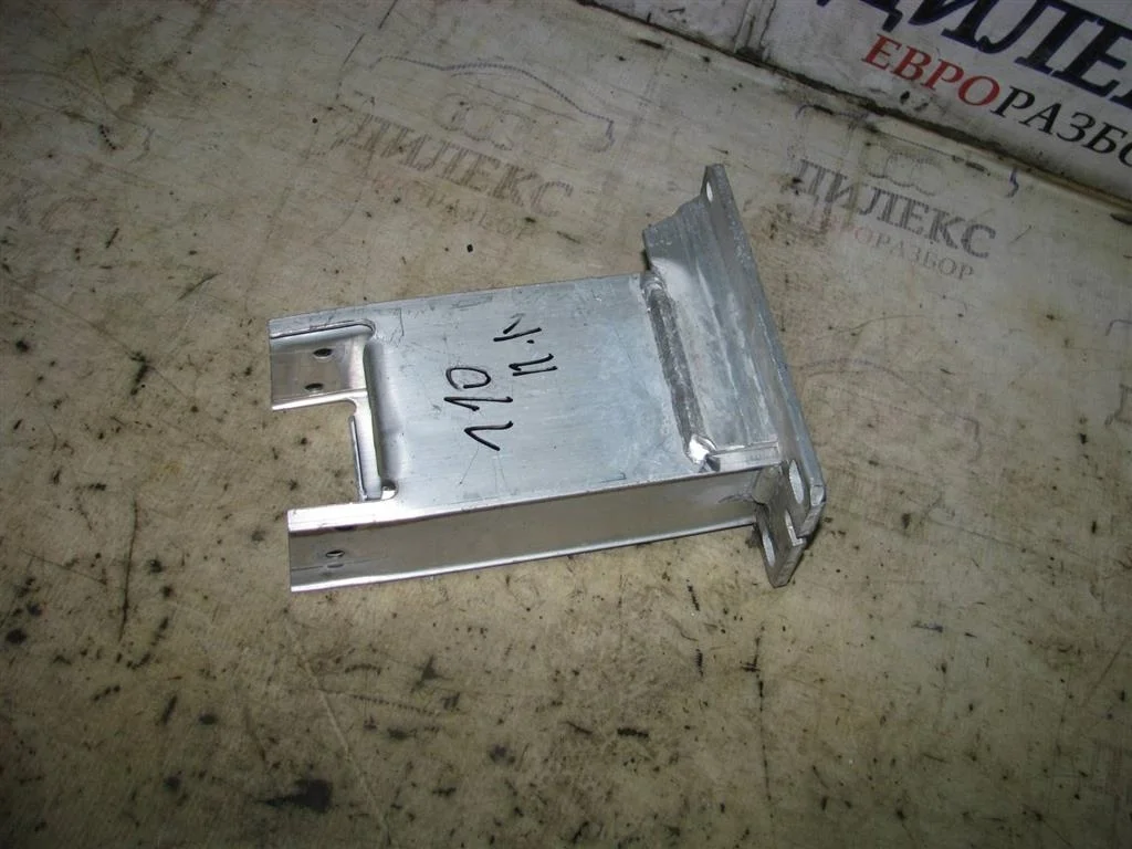 кронштейн усилителя переднего бампера Audi A4 (B8) 2007-2015 L F