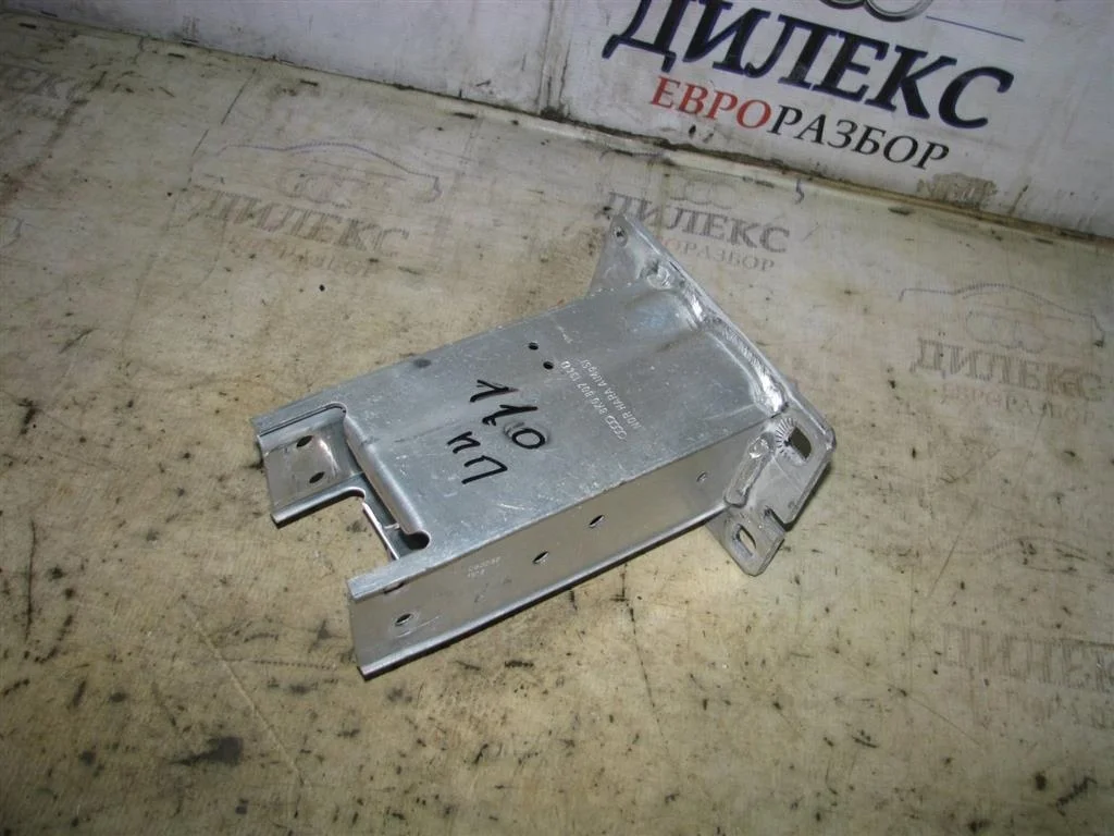кронштейн усилителя переднего бампера Audi A4 (B8) 2007-2015 R F