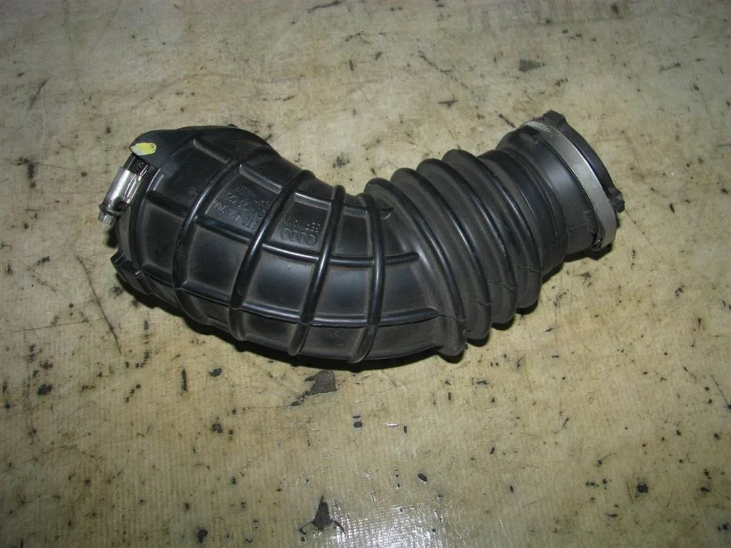 патрубок воздушного фильтра Audi A4 (B8) 2007-2015 - -