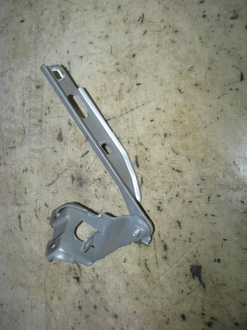 петля капота Audi A4 (B8) 2007-2015 R -