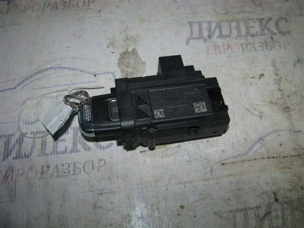 замок зажигания Audi A4 (B8) 2007-2015 - -