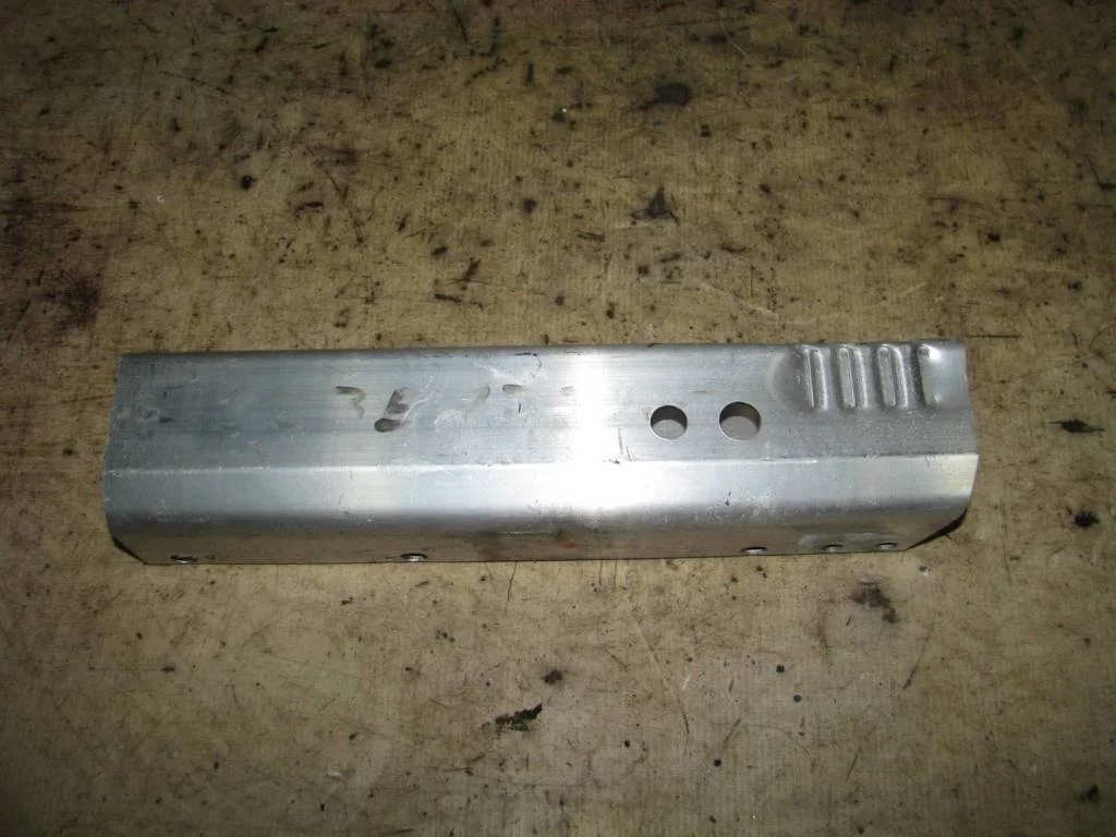 кронштейн усилителя заднего бампера Audi A4 (B8) 2007-2015 R R