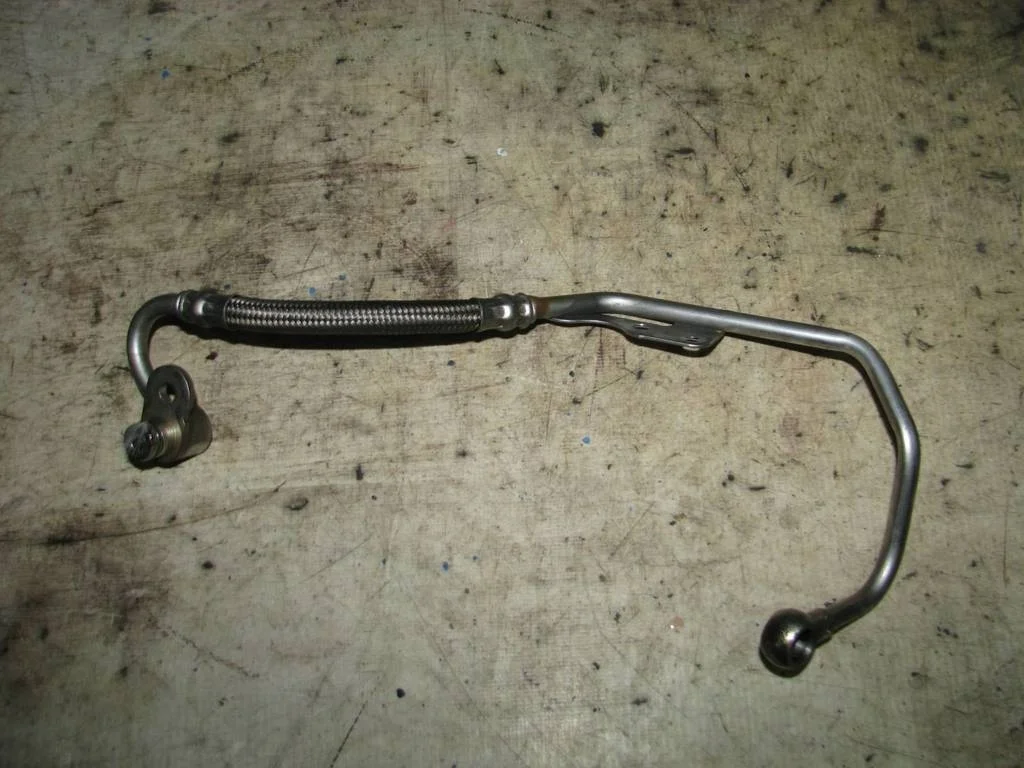 трубка масляная Audi A4 (B8) 2007-2015 - -