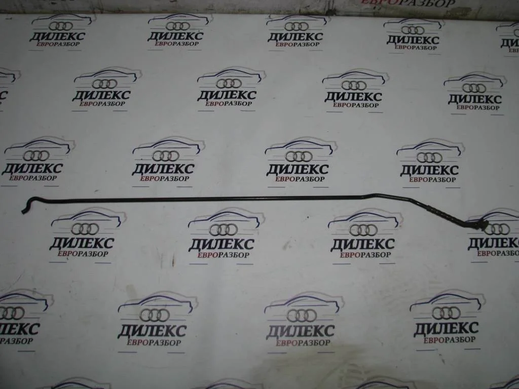 держатель капота VW Tiguan 2007-2011 - -