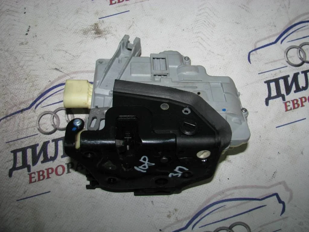 замок двери VW Tiguan 2007-2011 R R