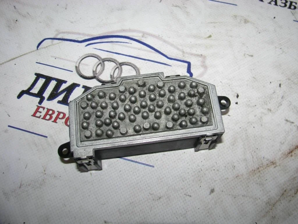 резистор отопителя VW Tiguan 2007-2011 - -