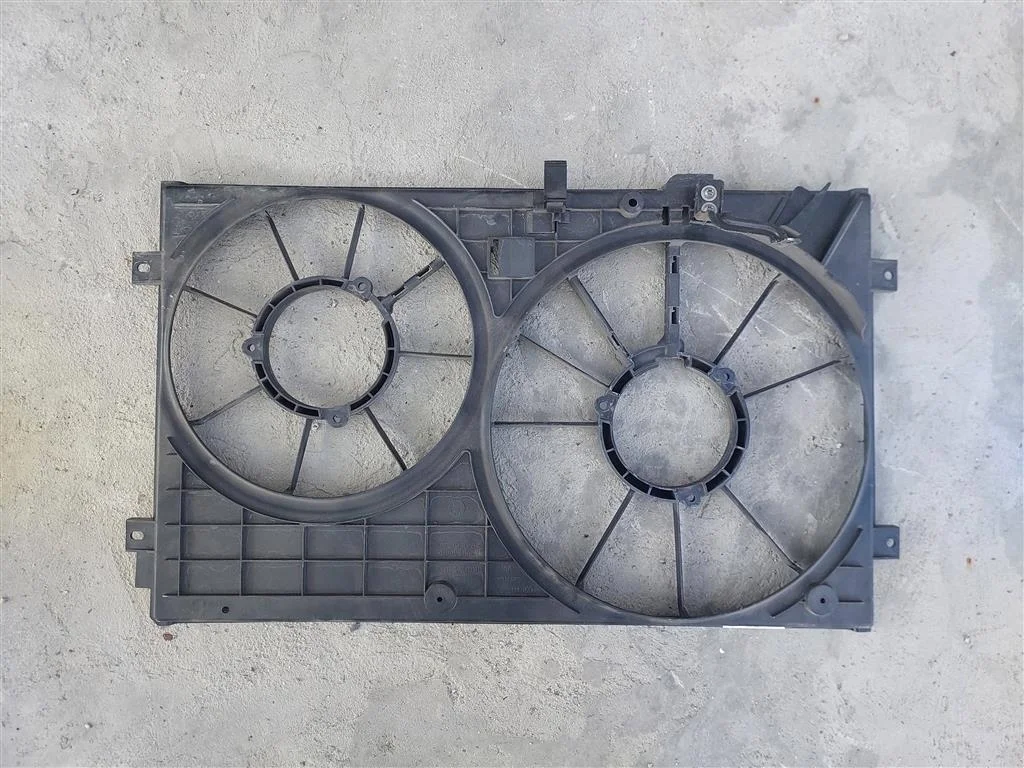 диффузор вентилятора VW Passat (B6) 2005-2010 - -