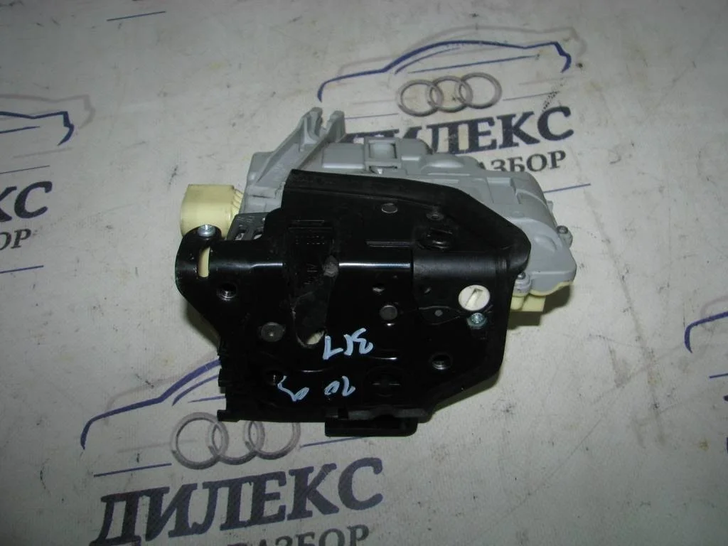 замок двери VW Passat (B6) 2005-2010 R R