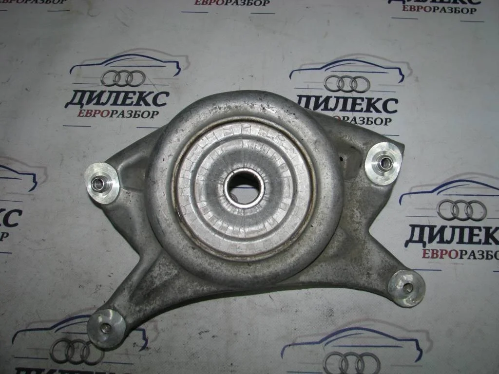 кронштейн амортизатора Audi A4 (B8) 2007-2015 - -