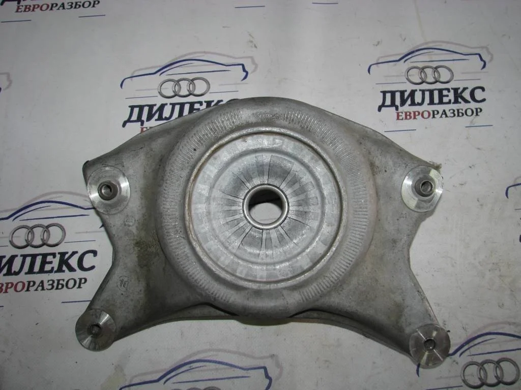 кронштейн амортизатора Audi A4 (B8) 2007-2015 - -