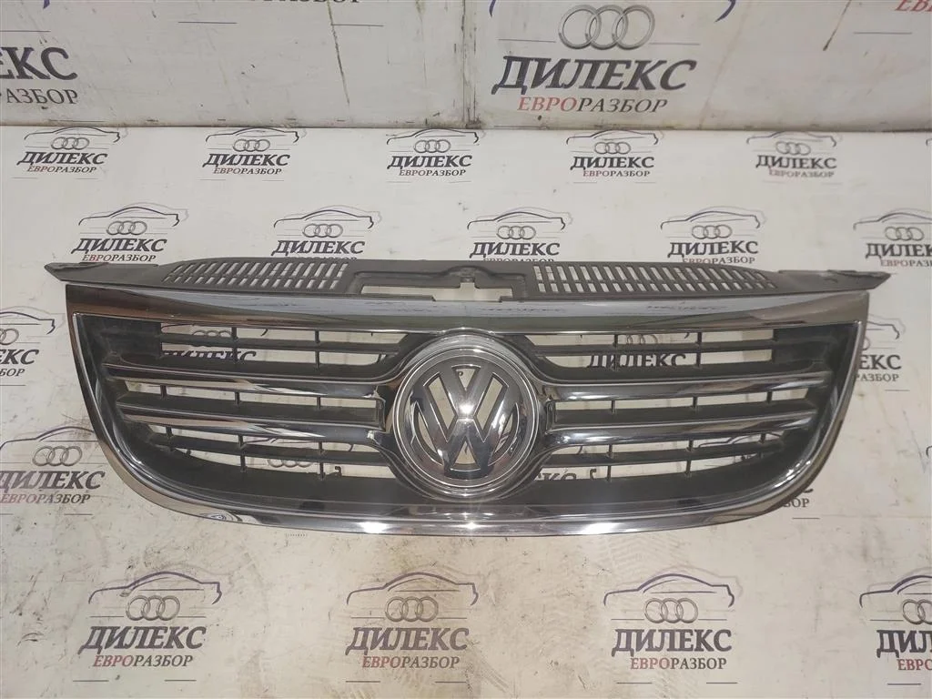 решетка радиатора VW Tiguan 2007-2011 - -