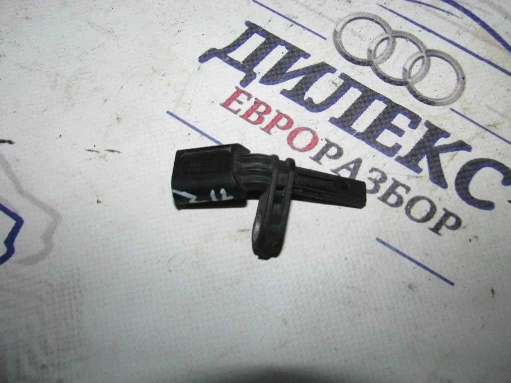 датчик abs VW Tiguan 2007-2011 R -