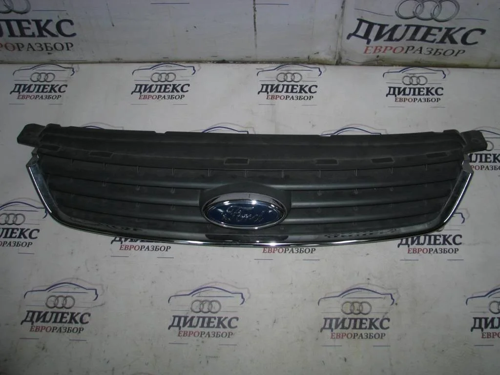 решетка радиатора Ford Kuga 2008-2012 - -