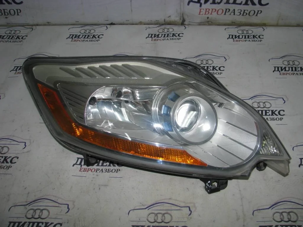 фара Ford Kuga 2008-2012 R -