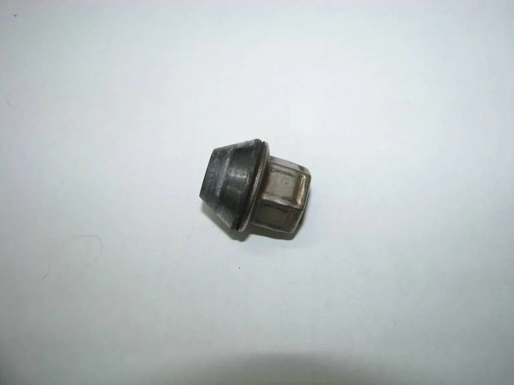 гайка Ford Kuga 2008-2012 - -