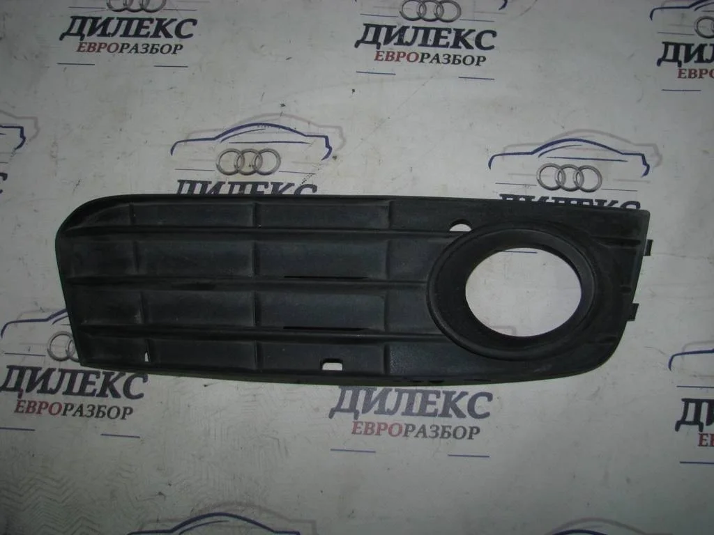 решетка в бампер Audi A4 (B8) 2007-2015 R -