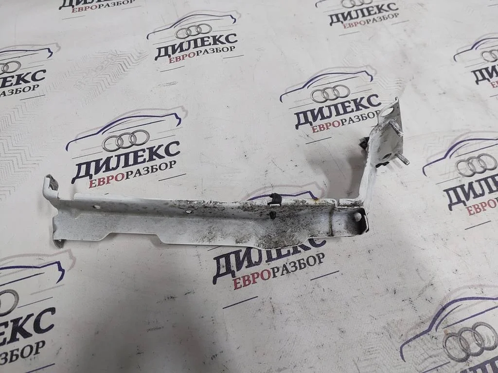 кронштейн крепления крыла Audi A4 (B8) 2007-2015 L -