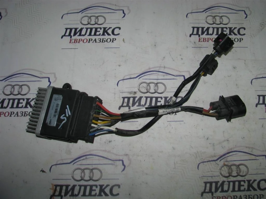 блок управления вентилятором Audi A4 (B8) 2007-2015 - -