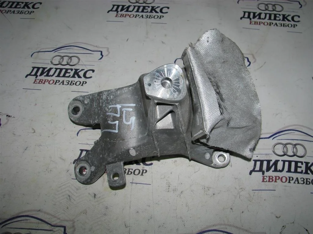 кронштейн двигателя Audi A4 (B8) 2007-2015 R -