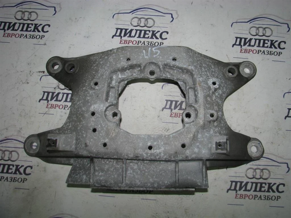 кронштейн опоры кпп Audi A4 (B8) 2007-2015 - -
