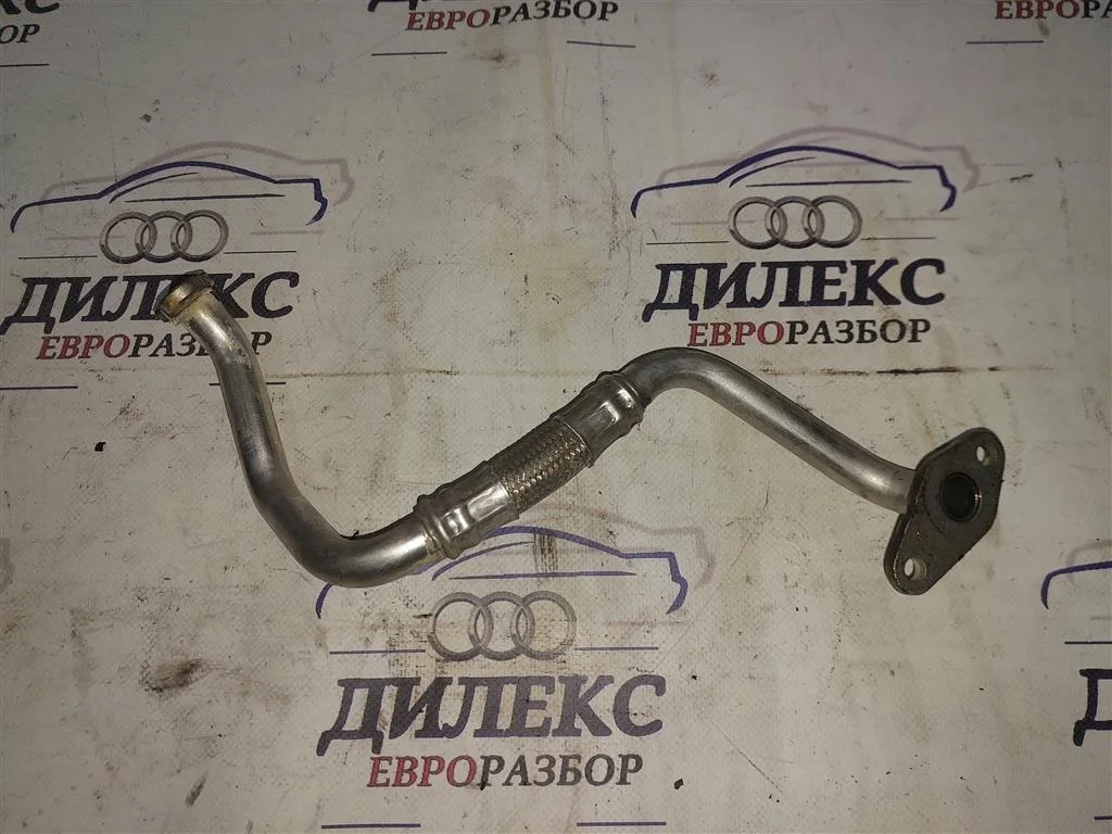 трубка турбокомпрессора (турбины) VW Golf VI 2009-2012 - -