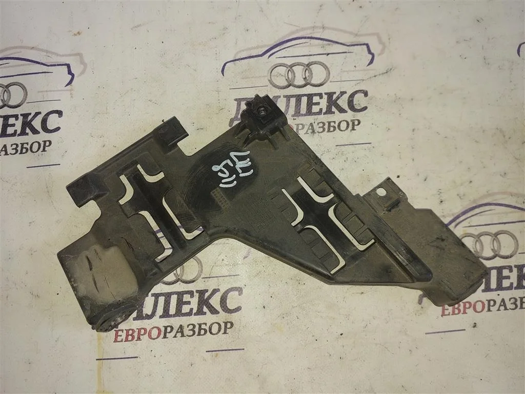 кронштейн фары Audi Q5 R -